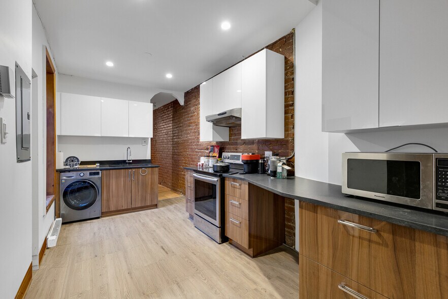 More Photos Of 15-17 Av. de l'Épée, Outremont Multifamily For Sale