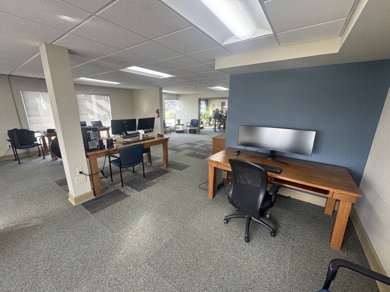 More Photos Of 818 Erwin St, Elkhart Office For Lease