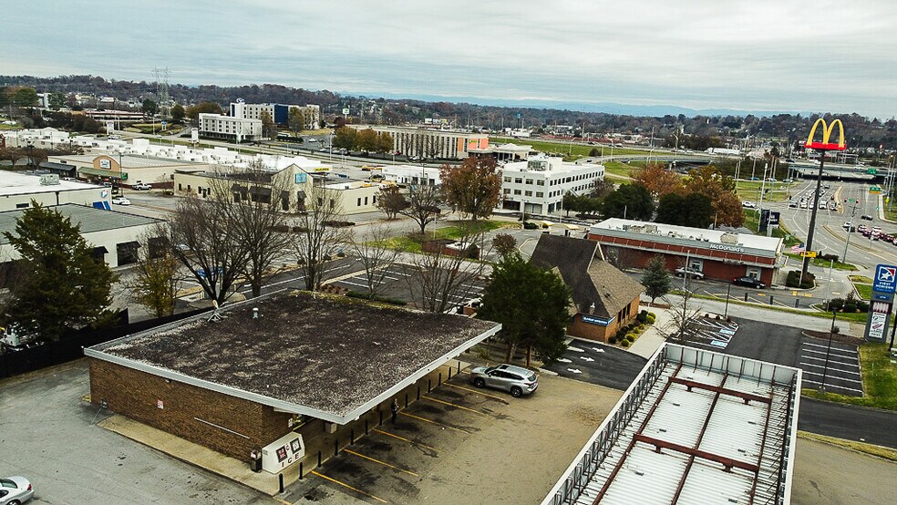 More Photos Of 330 N Cedar Bluff Rd, Knoxville Bank For Sale