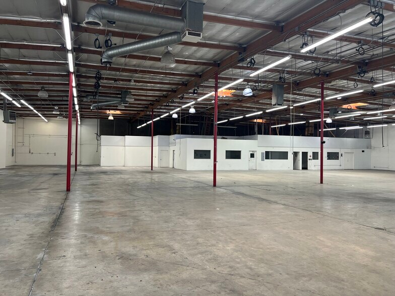 More Photos Of 9540 Cozycroft Ave, Chatsworth Manufacturing For Lease