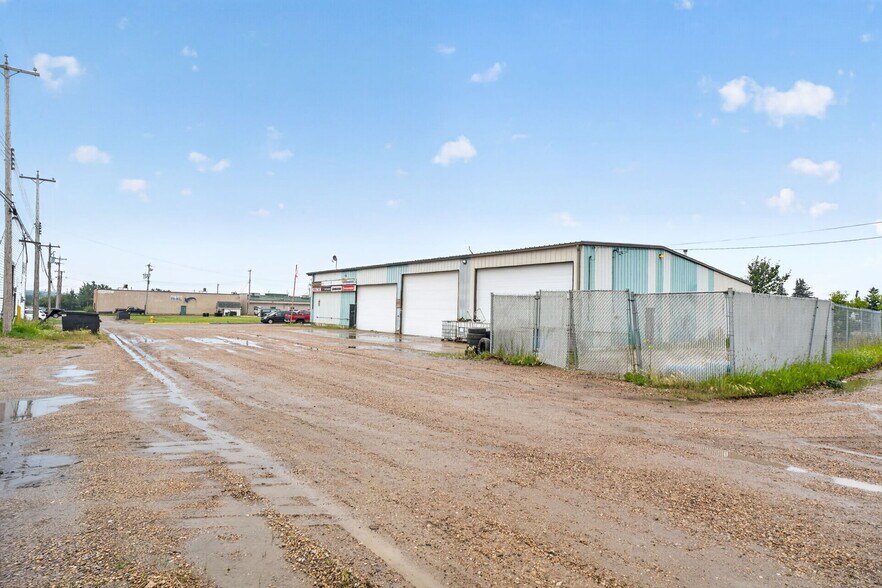 More Photos Of 5018 52 Ave, Tofield Warehouse For Sale