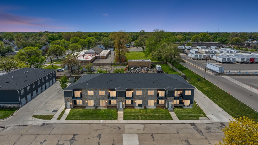 More Photos Of 1241-1251 E Woodward Heights Blvd, Hazel Park Apartments For Sale