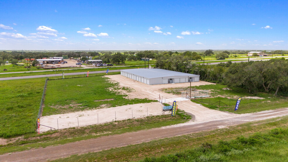 Primary Photo Of 1957 Oak st, Goliad Self Storage For Sale