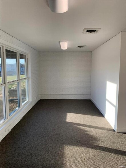 More Photos Of 2300-2314 W Osage St, Pacific Freestanding For Lease