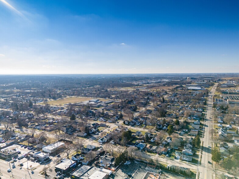 More Photos Of 3921 Olive St, Racine Office For Sale