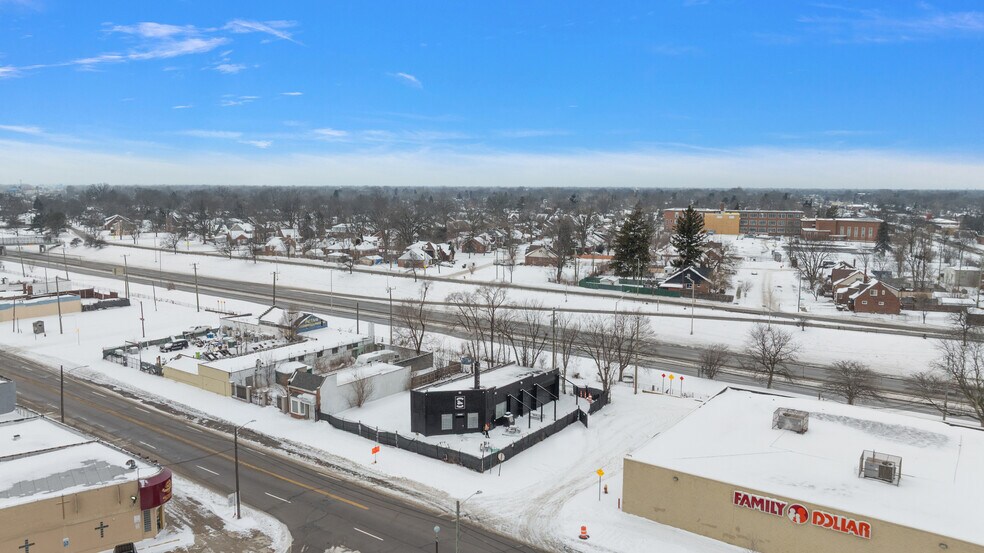 More Photos Of 16387–16395 Harper ave @ Harper Ave and Whittier Ave, Detroit Bar For Sale