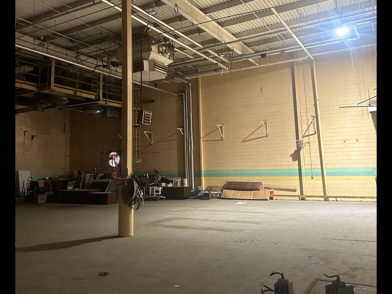 More Photos Of 100 N 13th St, Erwin Warehouse For Lease