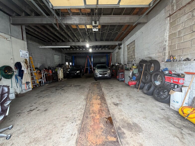More Photos Of 550 Prairie Ave, Providence Auto Repair For Lease