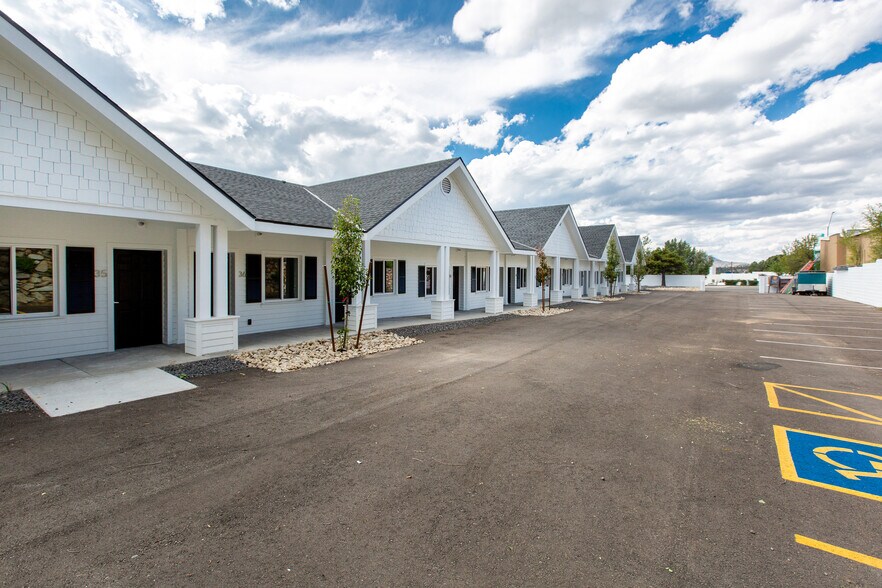 More Photos Of 1113 & 1117 E Gurley St, Prescott Rehabilitation Center For Sale