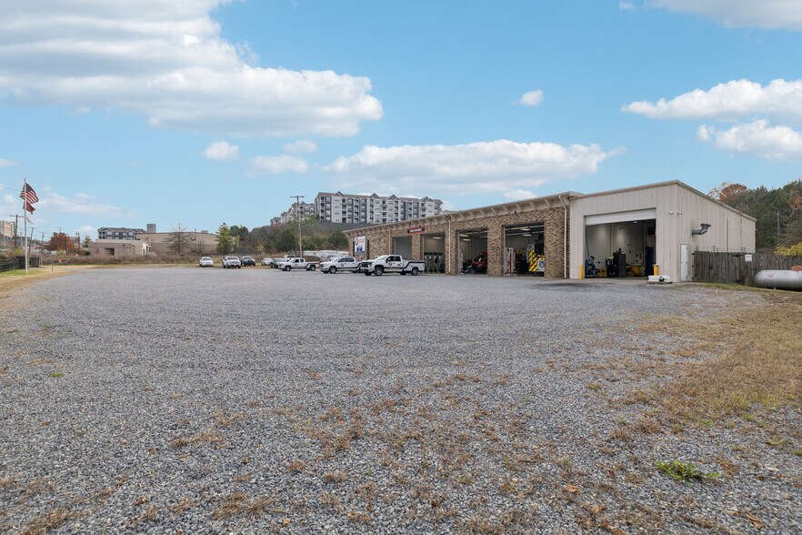 More Photos Of 3502 Dickerson Pike, Nashville Flex For Sale