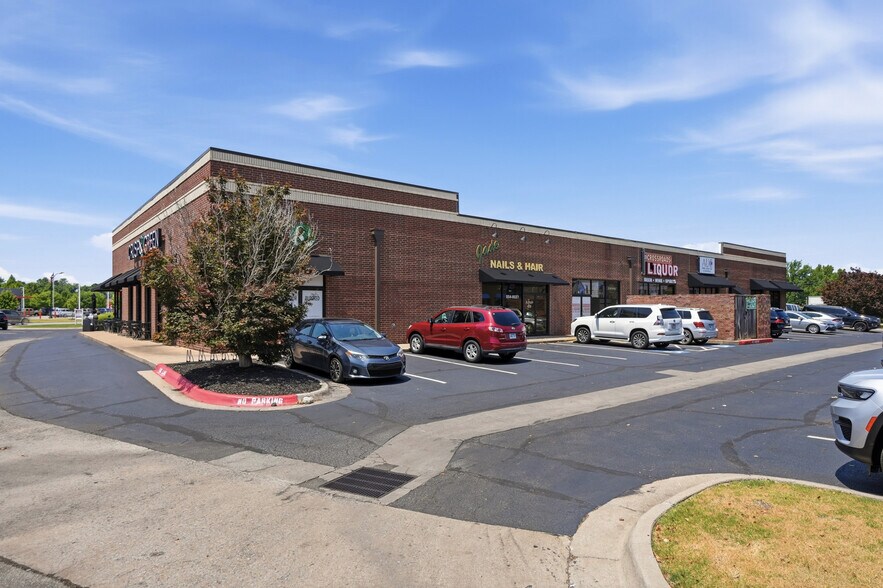 More Photos Of 201 SW 14th St, Bentonville Unknown For Lease