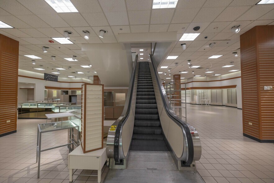 More Photos Of 7 S Tunnel Rd, Asheville Department Store For Sale