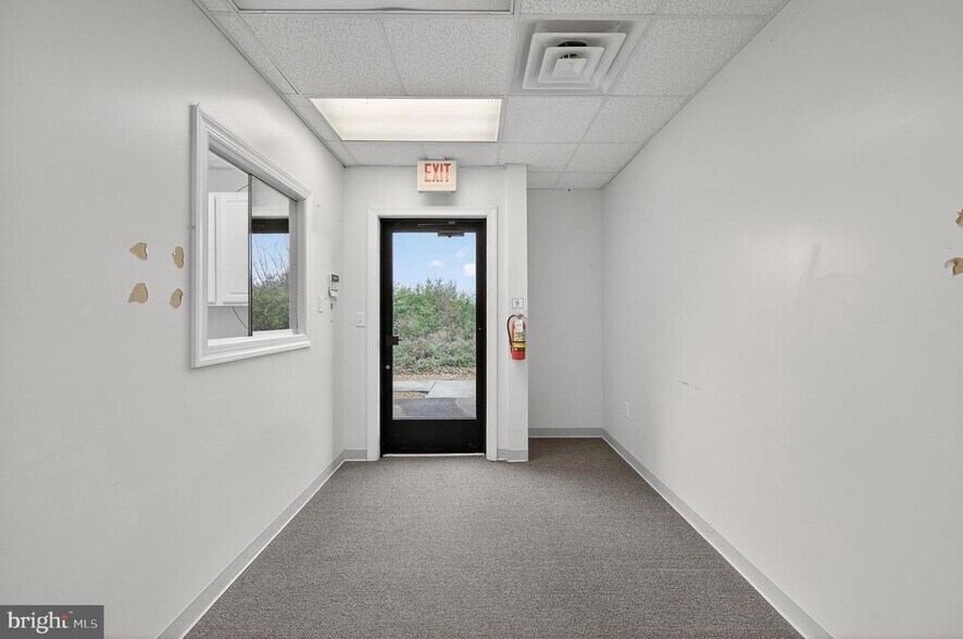 More Photos Of 7117 Salem Fields Blvd, Fredericksburg Office For Lease
