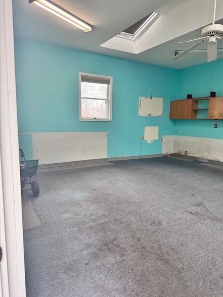 More Photos Of 2 N Lakeside Ave, Berwyn Office For Lease
