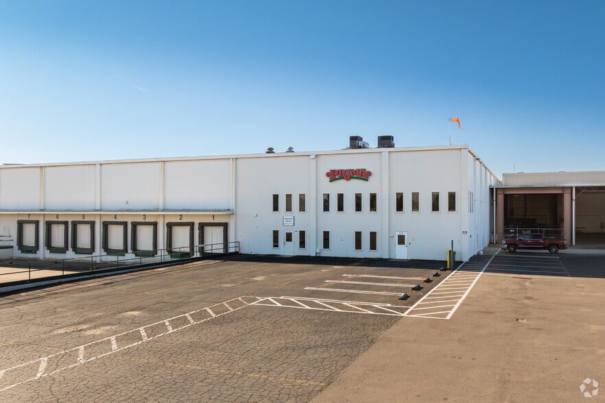 Primary Photo Of 1467 Dinuba Ave, Reedley Refrigeration Cold Storage For Lease
