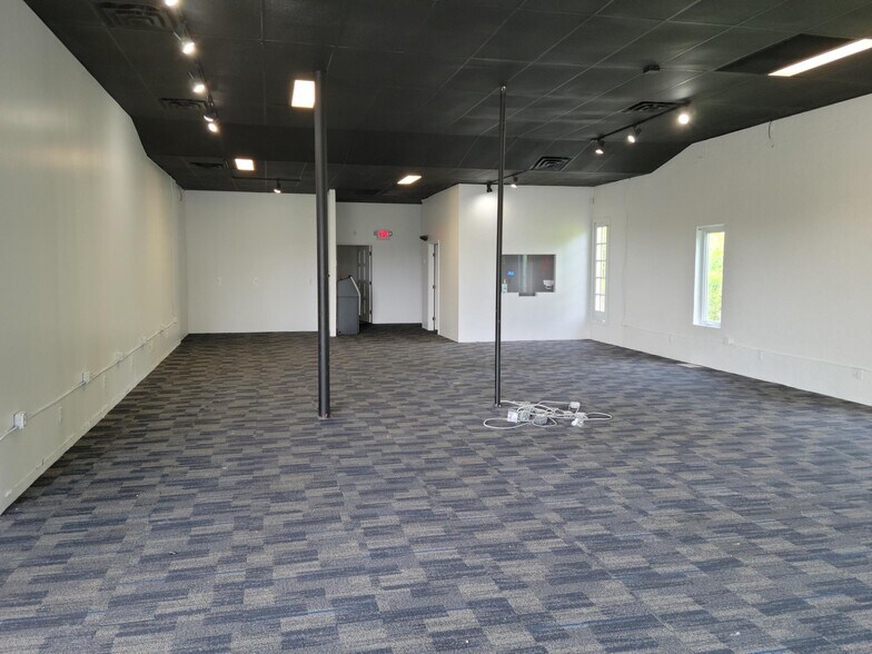 More Photos Of 16050 S Tamiami Trl, Fort Myers Storefront Retail Office For Lease