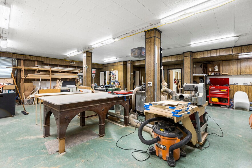 More Photos Of 2460 Mount rd, Aston Township Movie Radio TVStudio For Sale