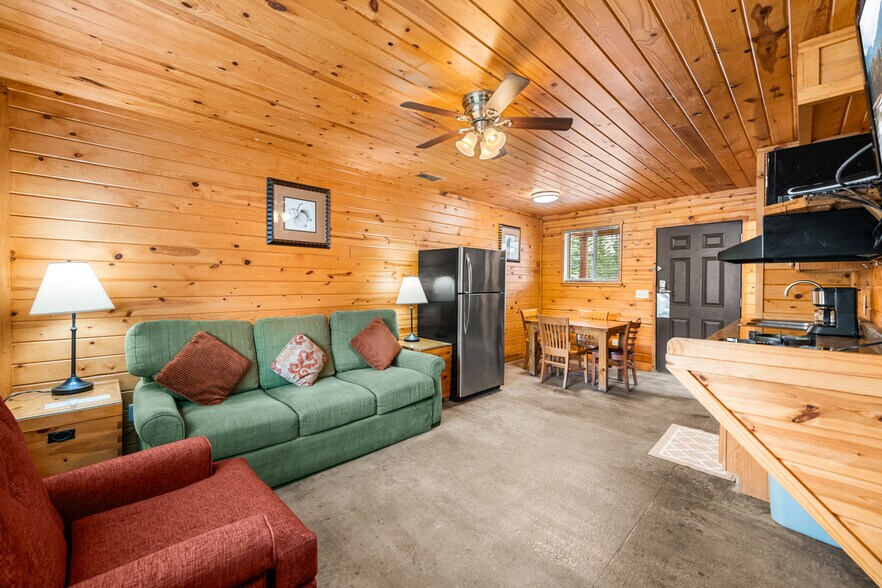 More Photos Of 1050 South Blvd, Dutch John Hotel For Sale