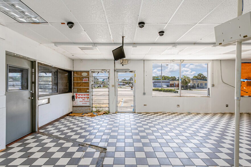 More Photos Of 1220 S Washington Ave, Titusville Convenience Store For Lease
