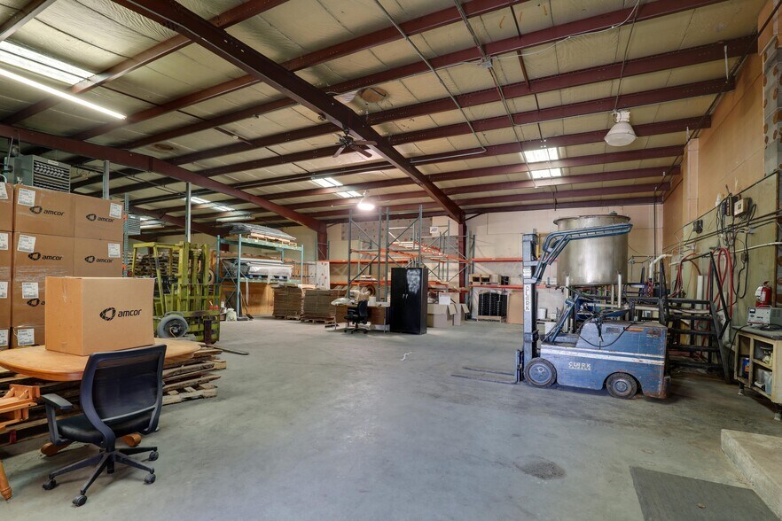 More Photos Of 627 5th St, Quincy Industrial For Sale