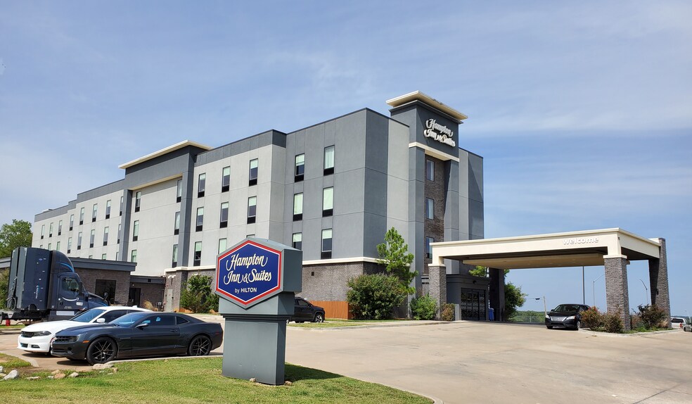 More Photos Of 915 Ada Webb Dr, Stroud Hotel For Sale