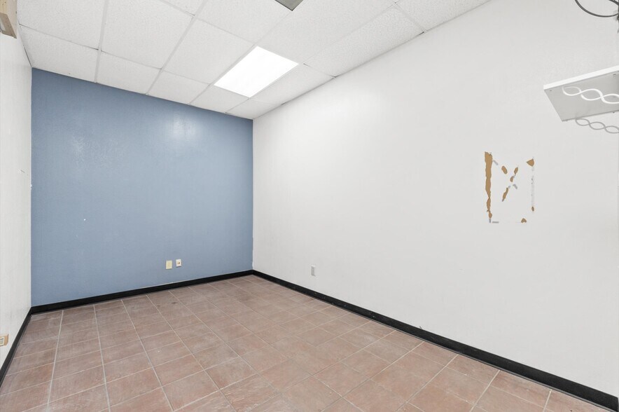 More Photos Of 3115 Fry Rd, Katy Warehouse For Lease