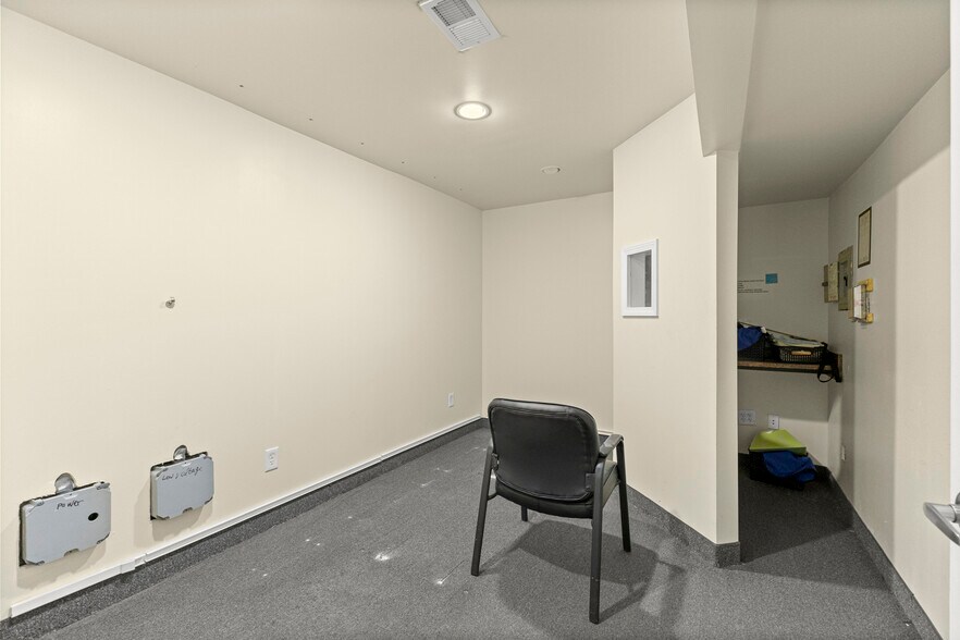 More Photos Of 13403 W 7 Mile Rd, Detroit Medical For Lease