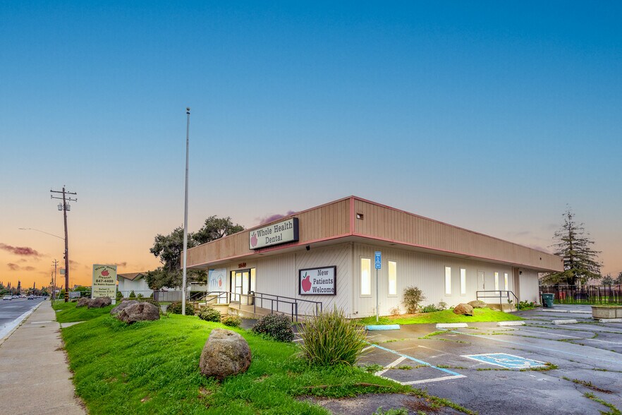 Primary Photo Of 1640 W F St, Oakdale Medical For Sale