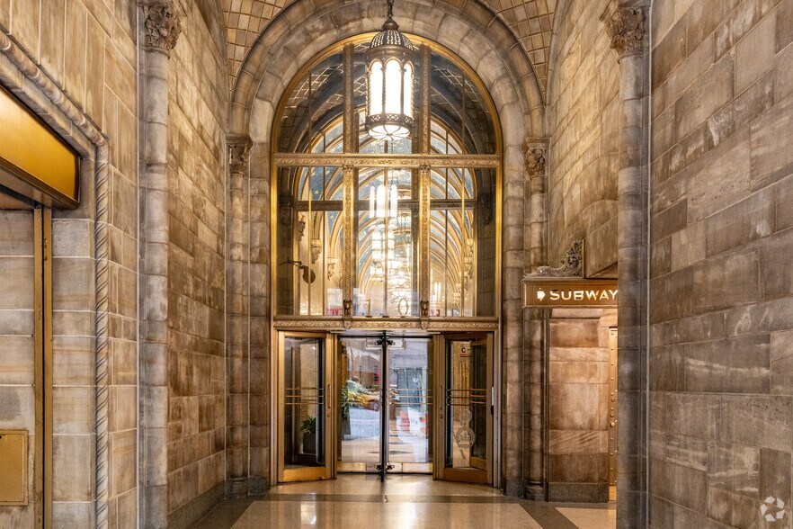 More Photos Of 110 E 42nd St, New York Coworking Space