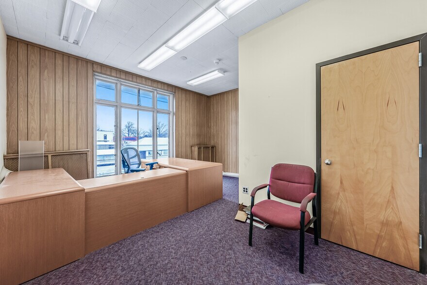 More Photos Of 166-170 Jericho Tpke, Floral Park Loft Creative Space For Lease