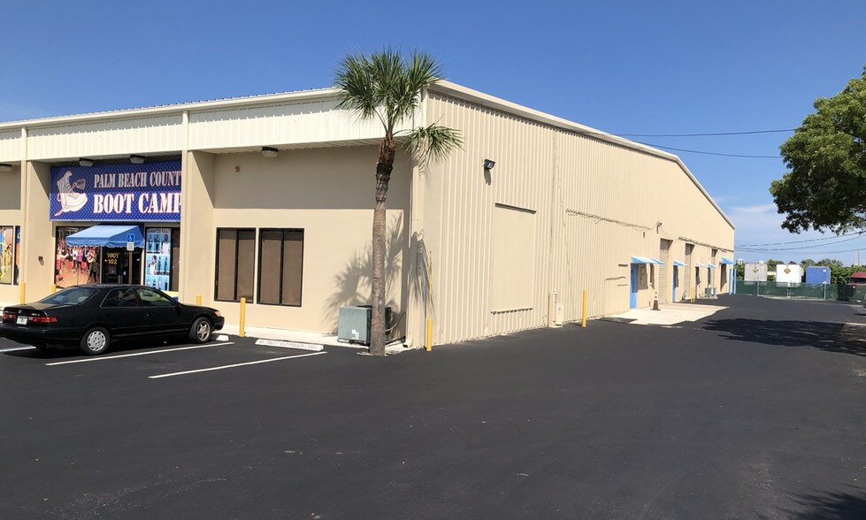 More Photos Of 1401 Old Dixie Hwy, West Palm Beach Showroom For Sale
