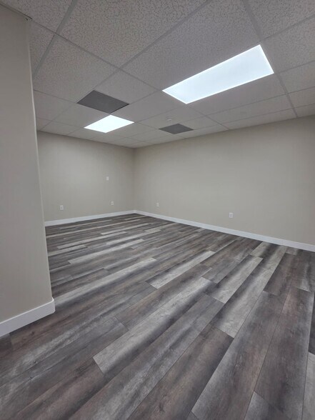 More Photos Of 465 E Palmdale Blvd, Palmdale Loft Creative Space For Lease