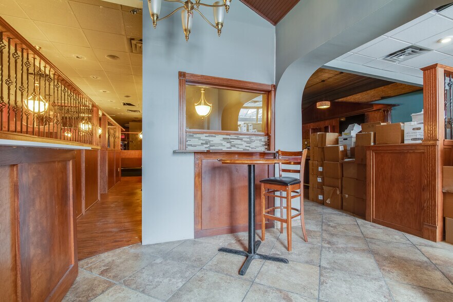 More Photos Of 227-229 S Washington Sq, Lansing Storefront Retail Office For Sale