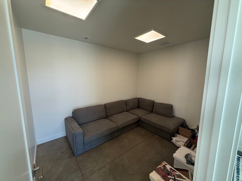 More Photos Of 5508 240 N, Hurricane Industrial For Lease