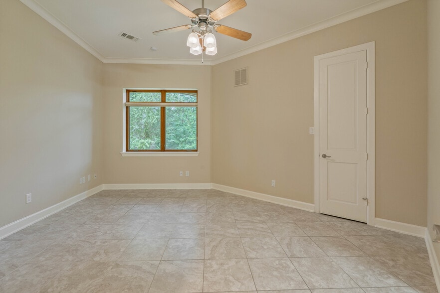 More Photos Of 16621 Hereford Dr, Tomball Flex For Sale