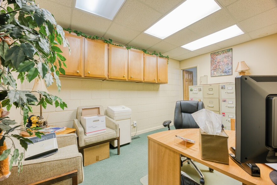 More Photos Of 20825 Plymouth Rd, Detroit Medical For Sale