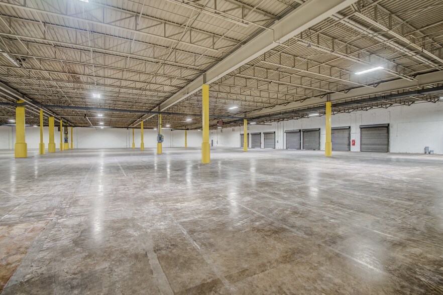 More Photos Of 7600 Ambassador Row, Dallas Distribution For Sale