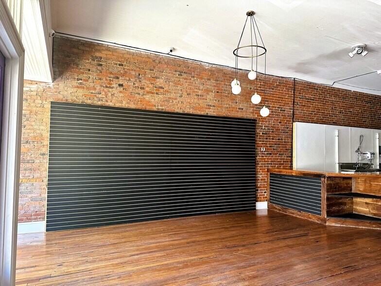 More Photos Of 108 N Main St, Greensboro General Retail For Sale