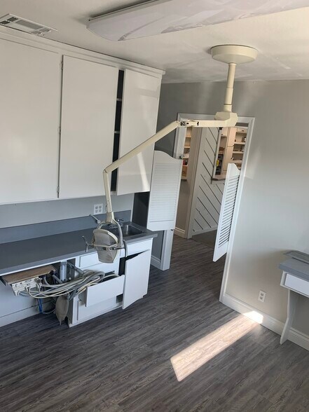 More Photos Of 125 E 3rd St, Edmond Medical For Lease