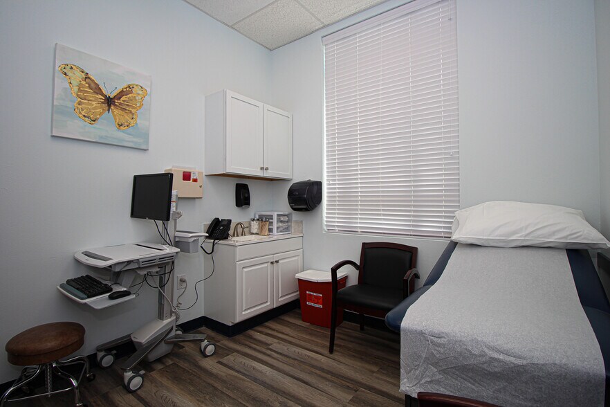 More Photos Of 1661 Eastchase Pkwy, Fort Worth Medical For Lease