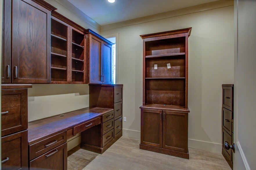 More Photos Of 108 Kelly Rd, Niceville Showroom For Lease