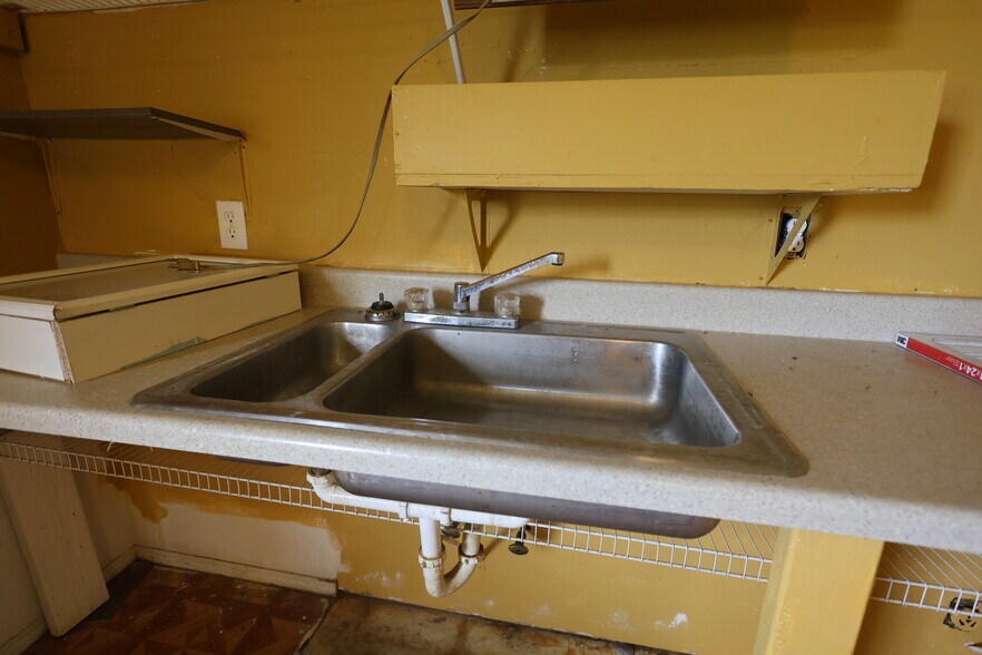More Photos Of 25377 Welling rd, Welling Apartments For Sale