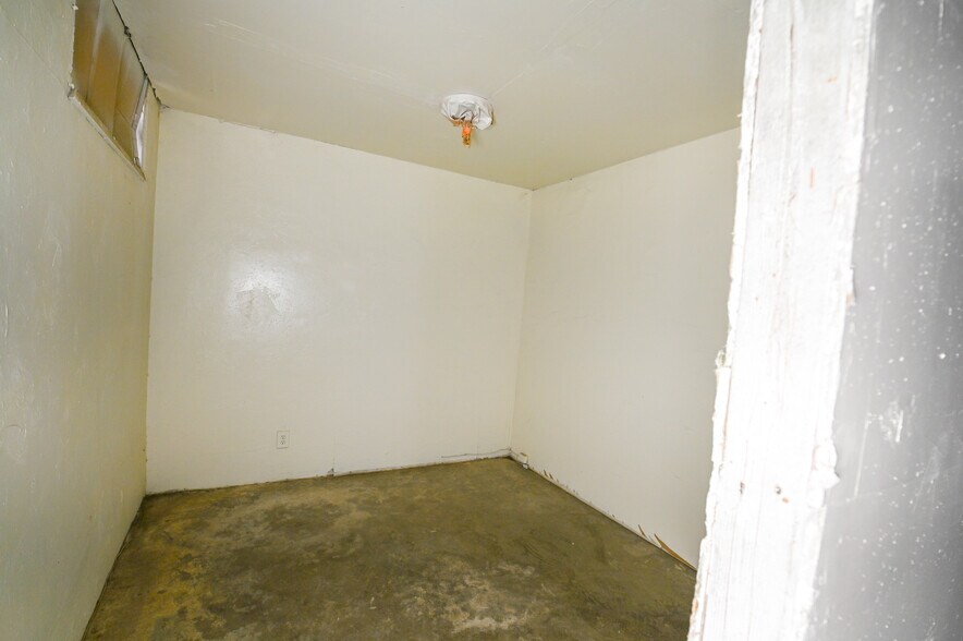 More Photos Of 525 E 18th St, Bakersfield Warehouse For Sale