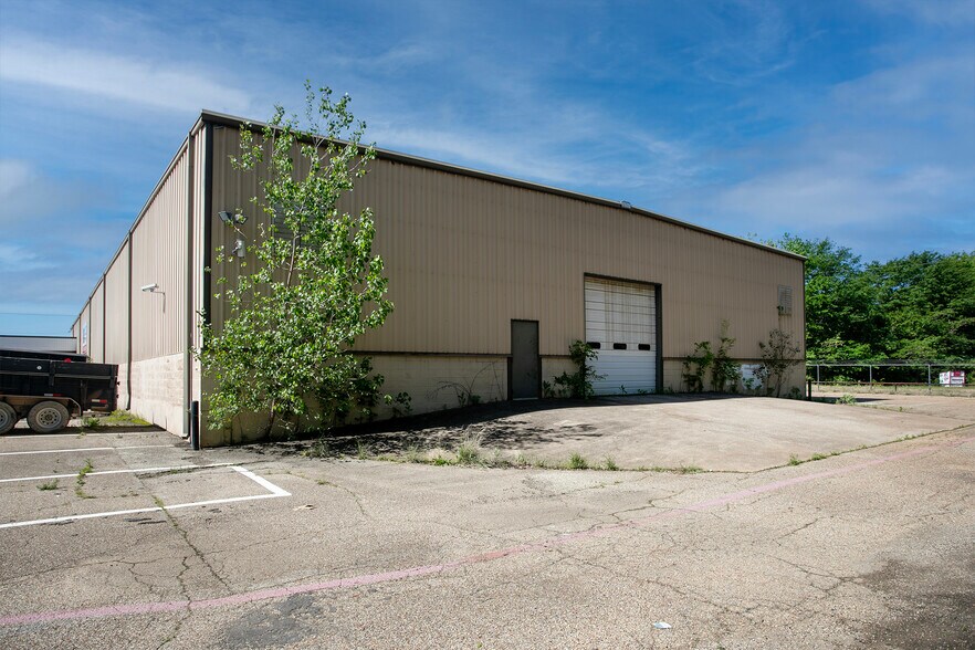 More Photos Of 127 SH 31, Longview Distribution For Lease