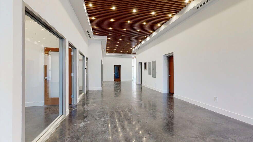 More Photos Of 5325 Topanga Canyon Blvd, Woodland Hills Office Residential For Lease