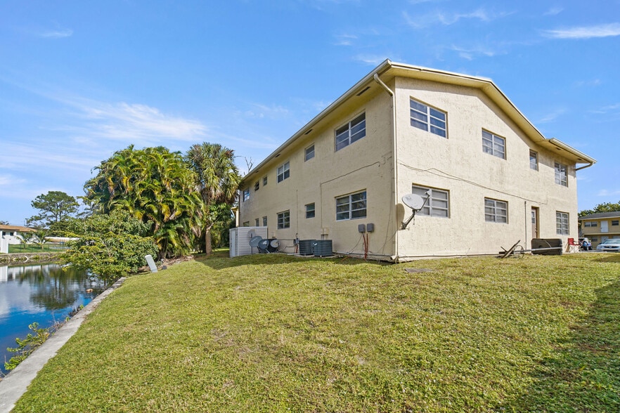 More Photos Of 461 Sunshine Dr, Coconut Creek Apartments For Sale