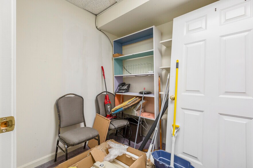 More Photos Of 3044 Breckenridge Ln, Louisville Office Residential For Sale