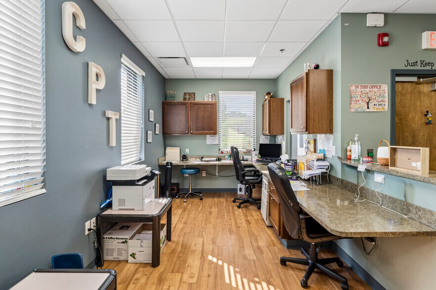 More Photos Of 26208 Lee Hwy, Abingdon Medical For Lease