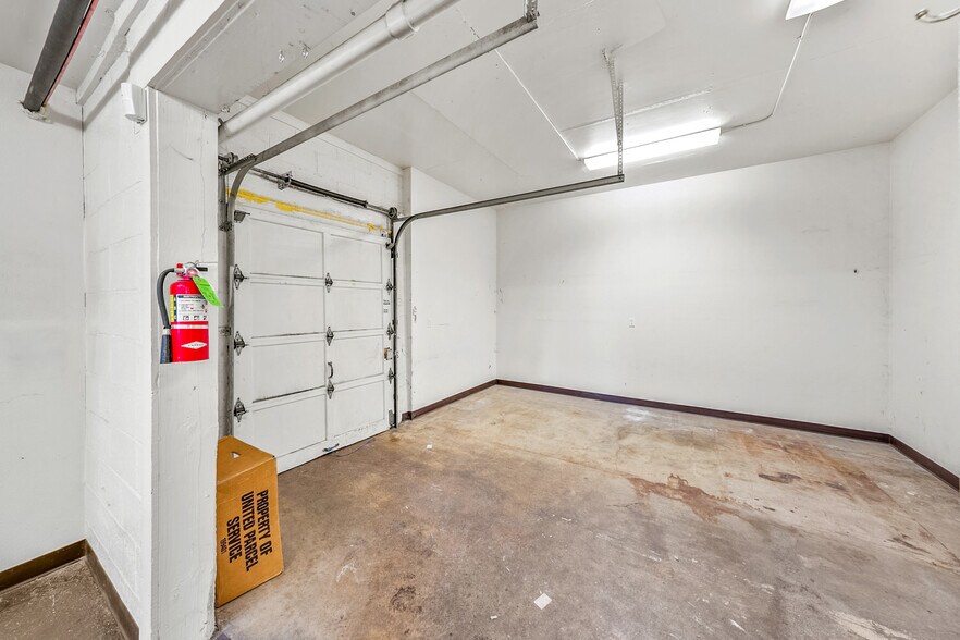 More Photos Of 211 Front St, Central Point General Retail For Sale