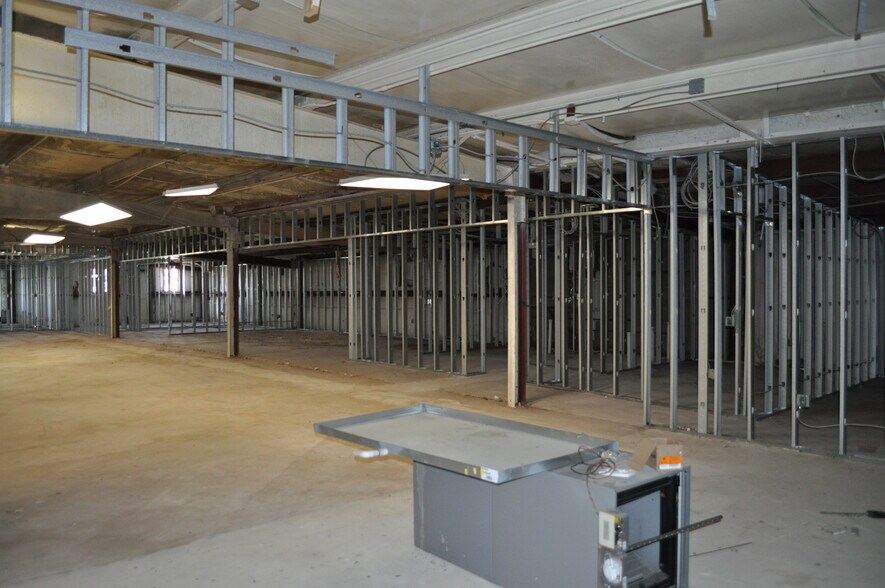 More Photos Of 1501 S Blue Bell Rd, Brenham Warehouse For Sale